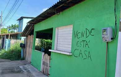Imagem: A casa possui 2 Dormitórios, 1 Banheiro, 2 Vagas na garagem