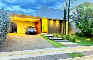 Imagem: A casa em condomínio possui 3 Dormitórios, 4 Banheiros, 4