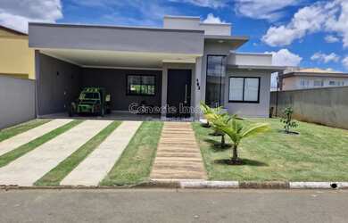 Imagem: A casa em condomínio para alugar possui 2 Dormitórios, 2 Banheiros