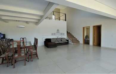 Imagem: A casa em condomínio possui 4 Dormitórios, 3 Banheiros, 3