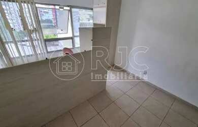 Imagem: O depósito possui 1 Vaga na garagem, 27m² de Área e está