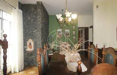 Imagem: A casa possui 4 Dormitórios, 3 Banheiros, 1 Vaga na garagem