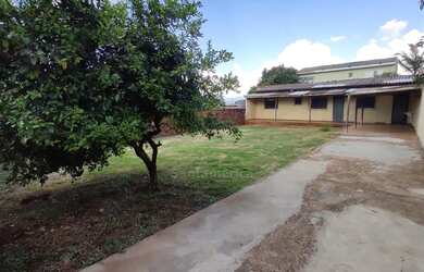 Imagem: A casa possui 1 Dormitório, 1 Banheiro, 4 Vagas na garagem