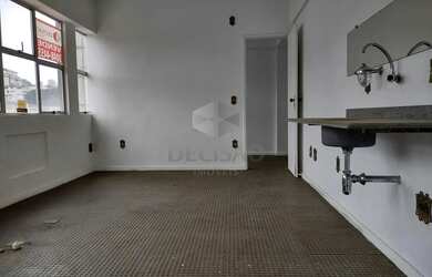 Imagem: O depósito para alugar possui e está localizado em Santa