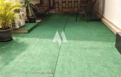 Imagem: A casa possui 3 Dormitórios, 5 Banheiros, 2 Vagas na garagem