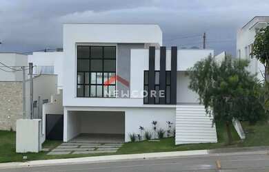 Imagem: A casa em condomínio possui 4 Dormitórios, 4 Banheiros, 4