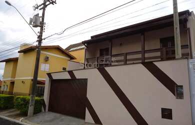 Imagem: A casa em condomínio possui 5 Dormitórios, 5 Banheiros, 2