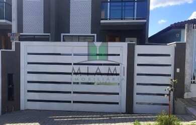 Imagem: A casa possui 3 Dormitórios, 4 Banheiros, 5 Vagas na garagem