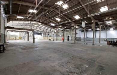 Imagem: O depósito para alugar possui 5 Vagas na garagem e 2970m²