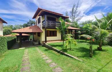 Imagem: A casa possui 3 Dormitórios, 3 Banheiros, 3 Vagas na garagem