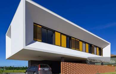 Imagem: A casa em condomínio possui 3 Dormitórios, 3 Banheiros, 3