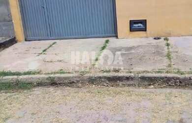 Imagem: A casa possui 2 Dormitórios, 1 Banheiro, 1 Vaga na garagem