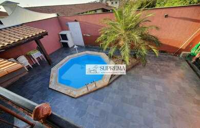 Imagem: A casa em condomínio possui 3 Dormitórios, 1 Banheiro, 2 Vagas