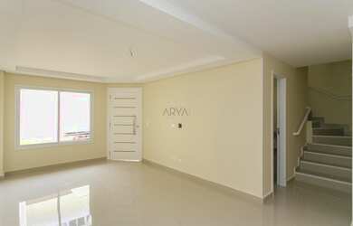 Imagem: A casa possui 3 Dormitórios, 2 Banheiros, 2 Vagas na garagem