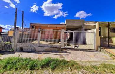 Imagem: A casa possui 2 Dormitórios, 2 Banheiros, 3 Vagas na garagem