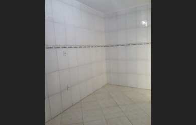 Imagem: O apartamento possui 2 Dormitórios, 2 Banheiros, Varanda e