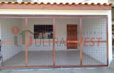 Imagem: A casa possui 2 Dormitórios, 1 Banheiro, 2 Vagas na garagem