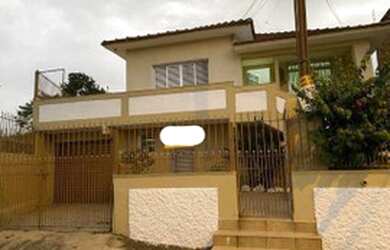 Imagem: A casa possui 5 Dormitórios, 3 Banheiros, 425m² de Área e