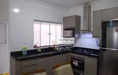 Imagem: A casa possui 2 Dormitórios, 1 Banheiro, 2 Vagas na garagem