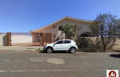 Imagem: O depósito possui 4 Vagas na garagem, 200m² de Área e está