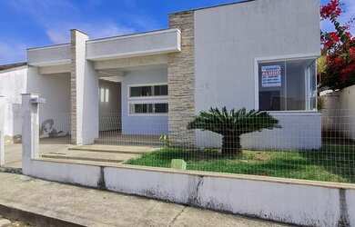 Imagem: A casa em condomínio possui 3 Dormitórios, 2 Banheiros, 1