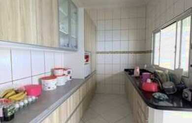 Imagem: A casa possui 2 Dormitórios, 1 Banheiro, 1 Vaga na garagem