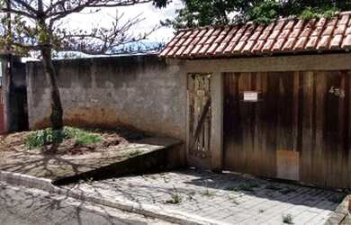 Imagem: A casa possui 3 Dormitórios, 3 Banheiros, 3 Vagas na garagem