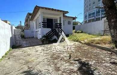 Imagem: A casa possui 3 Dormitórios, 3 Banheiros, 4 Vagas na garagem