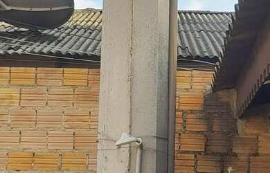 Imagem: A casa possui 3 Dormitórios, 2 Banheiros, 2 Vagas na garagem