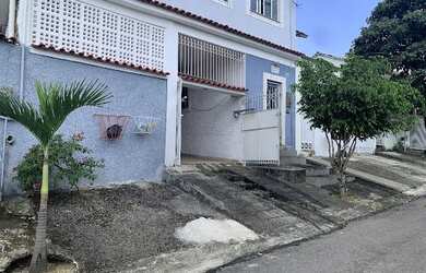 Imagem: A casa possui 2 Dormitórios, 2 Banheiros, 1 Vaga na garagem