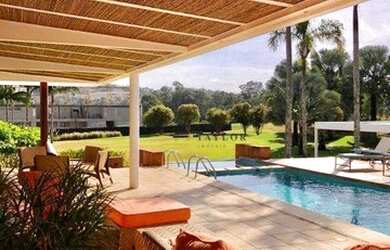 Imagem: A casa em condomínio possui 5 Dormitórios, 5 Banheiros, 1.300m²