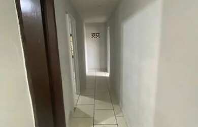 Imagem: A casa possui 2 Dormitórios, 1 Banheiro, 1 Vaga na garagem