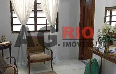 Imagem: A casa em condomínio possui 4 Dormitórios, 4 Banheiros, 2