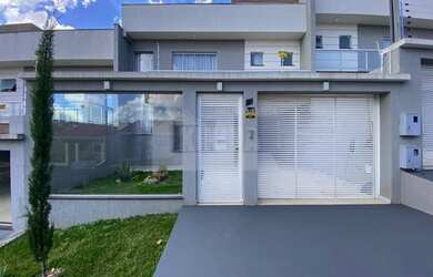 Imagem: A casa possui 3 Dormitórios, 1 Banheiro, 1 Vaga na garagem