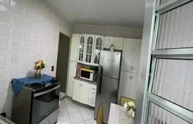 Imagem: A casa possui 3 Dormitórios, 2 Banheiros, 2 Vagas na garagem