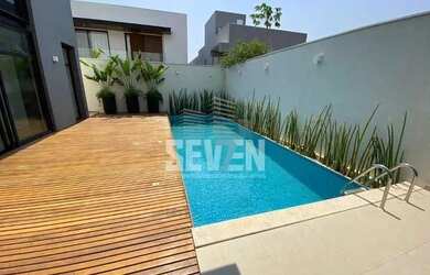 Imagem: A casa em condomínio possui 4 Dormitórios, 5 Banheiros, 2