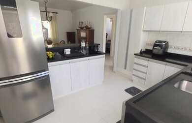 Imagem 13: Casa mobiliada no centro de Xangri-Lá, casa com anexo no fundo, próxima...