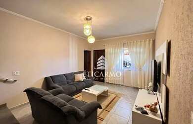 Imagem: A casa possui 2 Dormitórios, 2 Banheiros, 3 Vagas na garagem