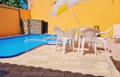 Imagem: A casa possui 3 Dormitórios, 3 Vagas na garagem e está localizado