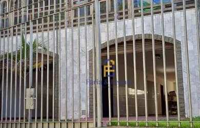 Imagem: A casa possui 4 Dormitórios, 4 Banheiros, 5 Vagas na garagem