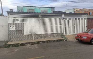 Imagem: A casa possui 3 Dormitórios, 1 Banheiro, 110m² de Área e