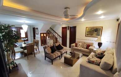 Imagem: A casa possui 5 Dormitórios, 5 Banheiros, 3 Vagas na garagem