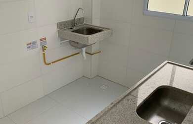 Imagem: O apartamento possui 2 Dormitórios, 1 Banheiro, 1 Vaga na garagem