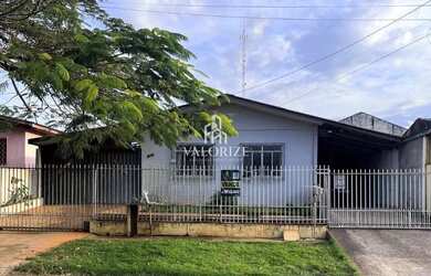 Imagem: A casa possui 2 Dormitórios, 2 Banheiros, 3 Vagas na garagem