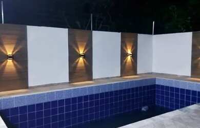 Imagem: A casa possui 2 Dormitórios, Acomodam 10 pessoas, 5 Vagas na