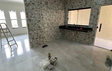 Imagem: A casa possui 2 Dormitórios, 2 Banheiros, 1 Vaga na garagem