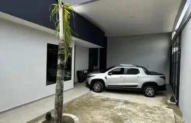Imagem: A casa possui 3 Dormitórios, 1 Banheiro, 2 Vagas na garagem