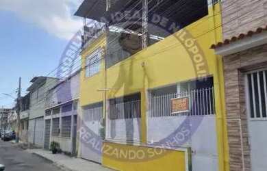 Imagem: A casa possui 4 Dormitórios, 2 Banheiros, 2 Vagas na garagem