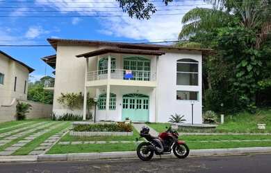 Imagem: A casa em condomínio possui 5 Dormitórios, 5 Banheiros, 5