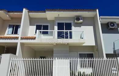 Imagem: A casa possui 3 Dormitórios, 2 Banheiros, 1 Vaga na garagem